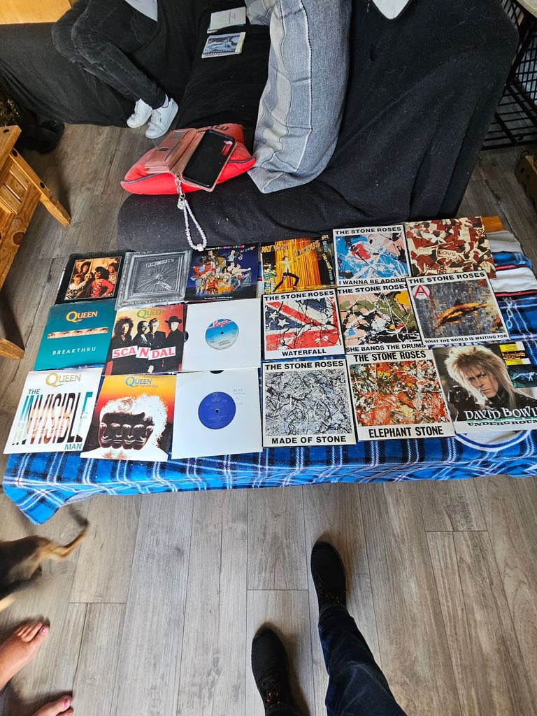 Box 80s and indie singles 