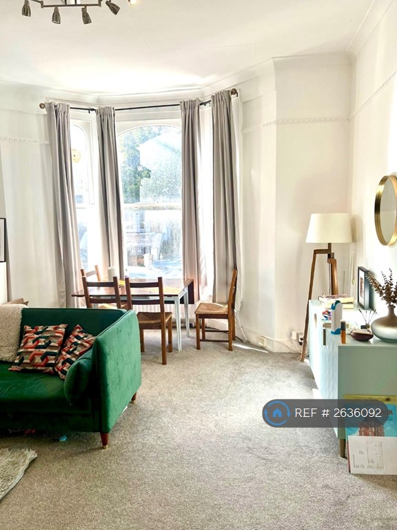 1 bedroom flat in Ferndale Road, London, SW4 (1 bed) (#2636092)