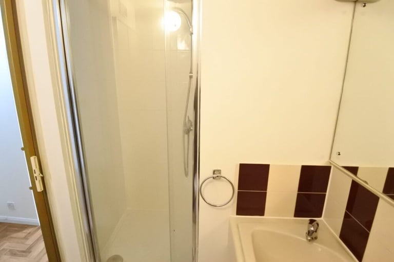 STUDIO FLAT HARP ISLAND CLOSE NEASDEN NW10 