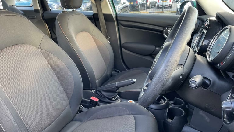 2020 MINI Hatch 1.5 One Classic II 5dr [Comfort/Nav Pack] HATCHBACK PETROL Manual