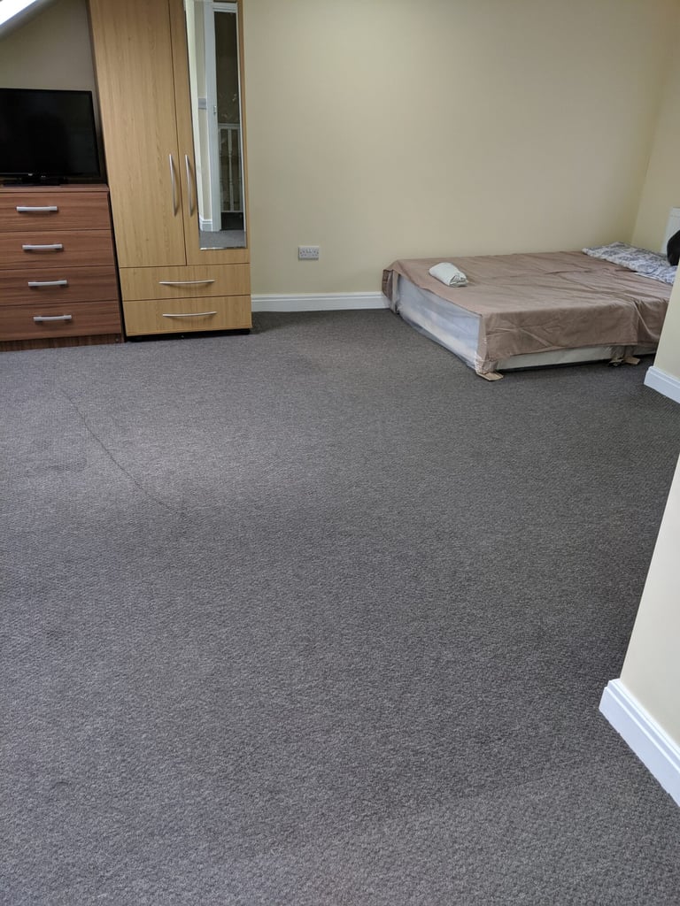 5 bedroom house in Beautiful Shared Accommodation â Ensuite Double Rooms Available in Ilford, Redbri