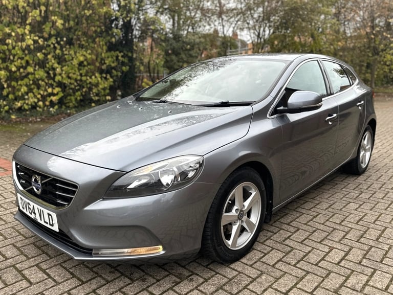* £20 TAX * 2014 VOLVO V40 1.6 D2 SE DIESEL 6 SPEED MANUAL 5 DOOR HATCHBACK * IMMACULATE CONDITION