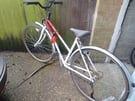 Ladies bike with 18 inch frame with 6 gears good condition good working order 