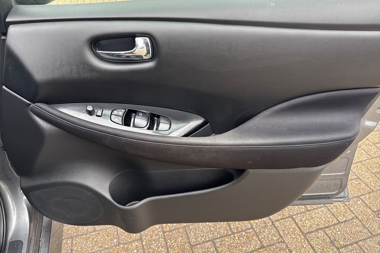 2022 Nissan Leaf 110kW N-Connecta 39kWh 5dr Auto Hatchback Electric Automatic