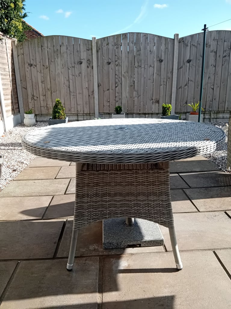 image for Rattan patio table