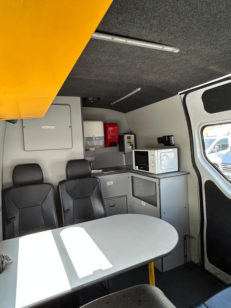2020 Renault Master LM35dCi 135 Business Medium Roof Van ECODRIVE PANEL VAN Diesel Manual