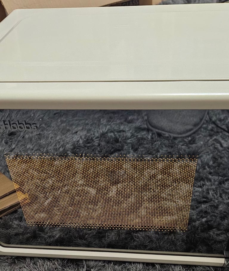 Russell Hobbs RHMM701C 17L 700w Cream Solo Manual Microwave with 5 Power Levels, Ringer & Timer,