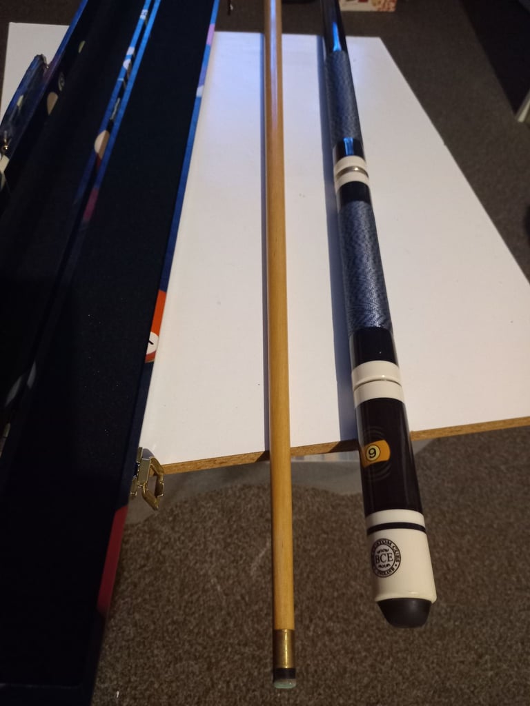 BCE 4 Peice pool cue with hard case