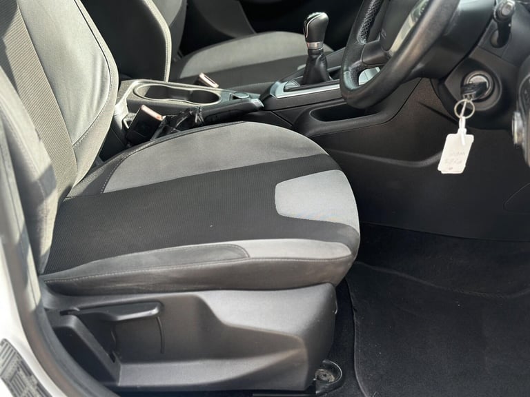  Ford Focus 1.0T EcoBoost Zetec Euro 5 (s/s) 5dr Petrol Manual