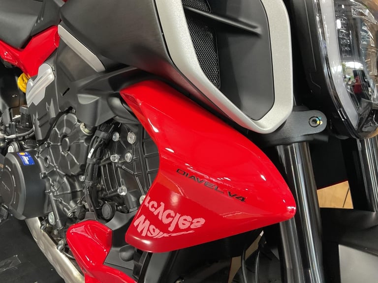 Ducati Diavel V4 TOURING 2024 just 3000 Miles! 1 Owner! FREE UK DELIVERY! Superb