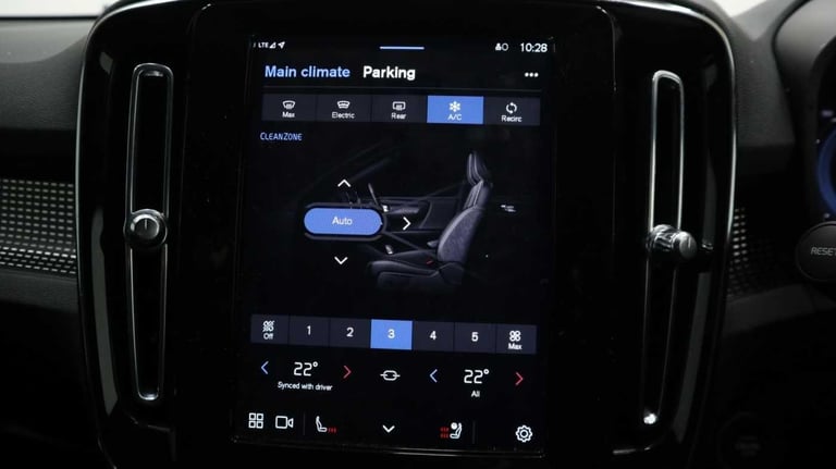 2024 Volvo XC40 2.0 B3 MHEV Plus DCT Auto Euro 6 (s/s) 5dr ESTATE Petrol/Electric Hybrid Automatic