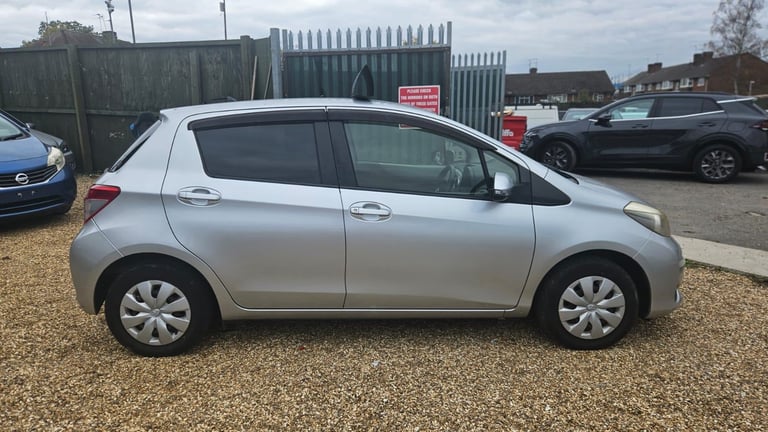 2012 Toyota yaris automatic 1.3 petrol