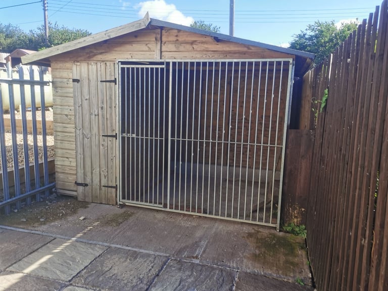 DOG ANIMAL KENNEL HOUSE 