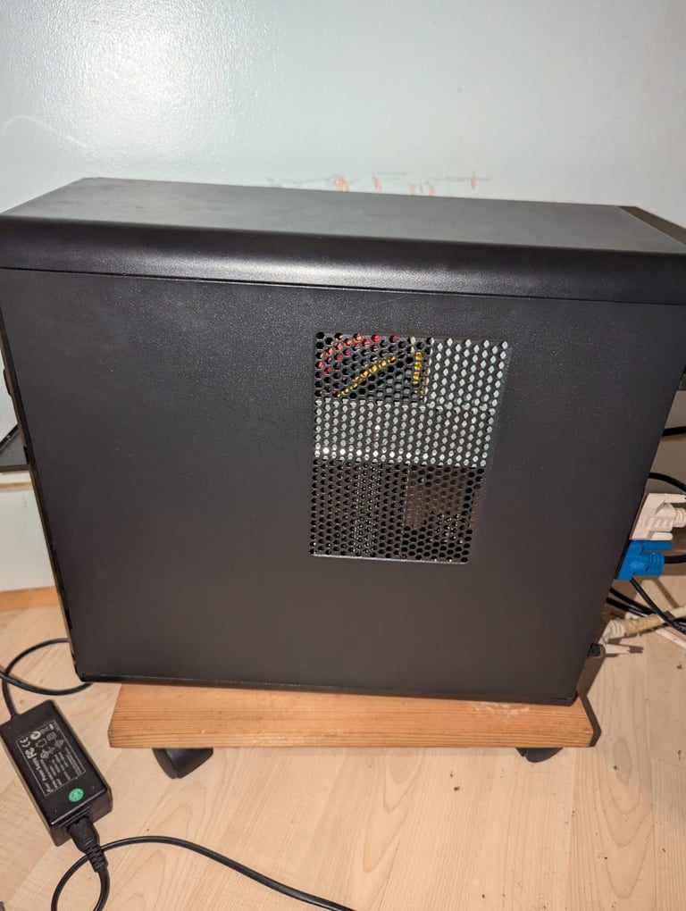 DESKTOP COMPUTRR TOWER