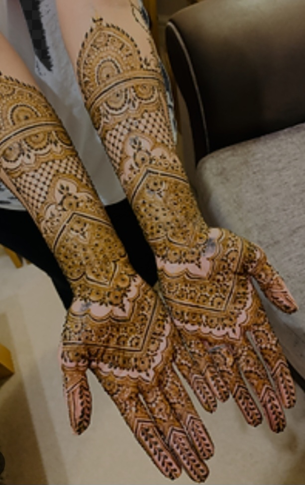Henna artist -available to book