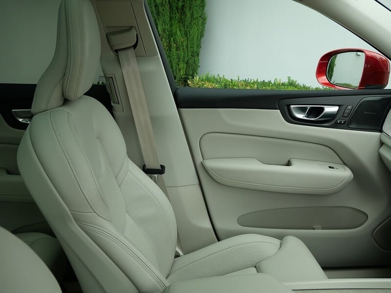 2022 Volvo XC60 2.0h T6 Recharge 18.8kWh Inscription SUV 5dr Petrol Plug-in Hybrid Auto AWD SUV H...