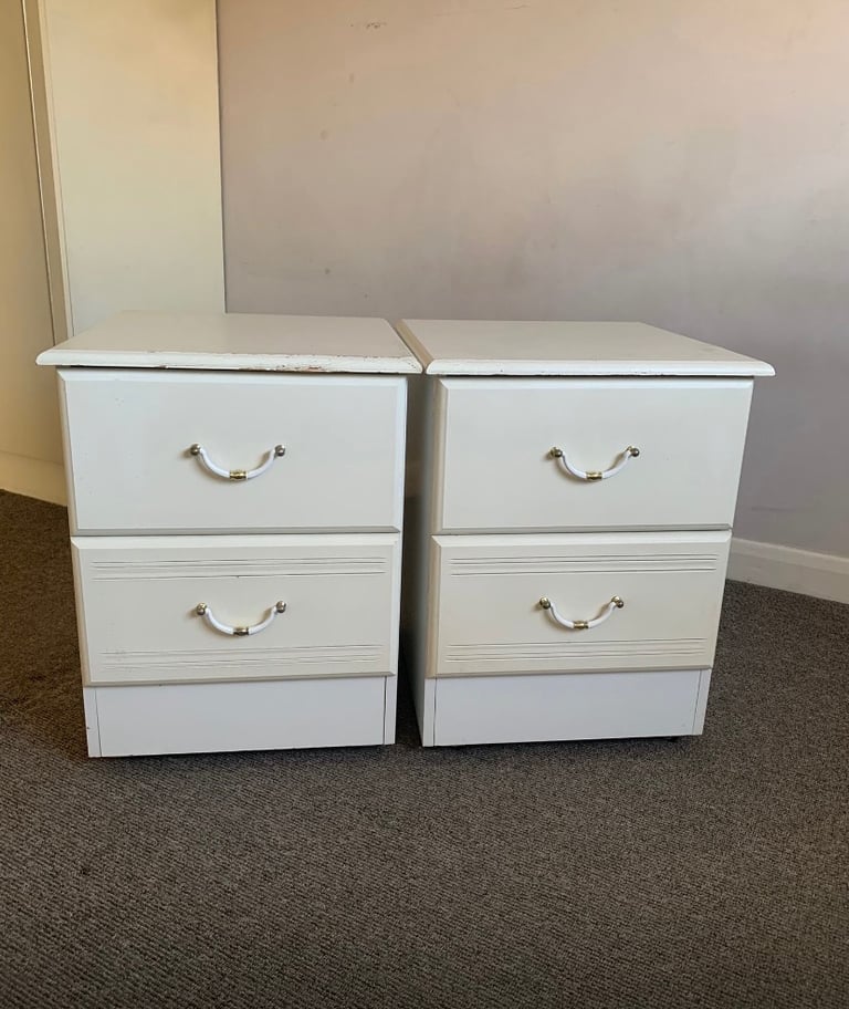 image for 2 Bedside Cabinets 