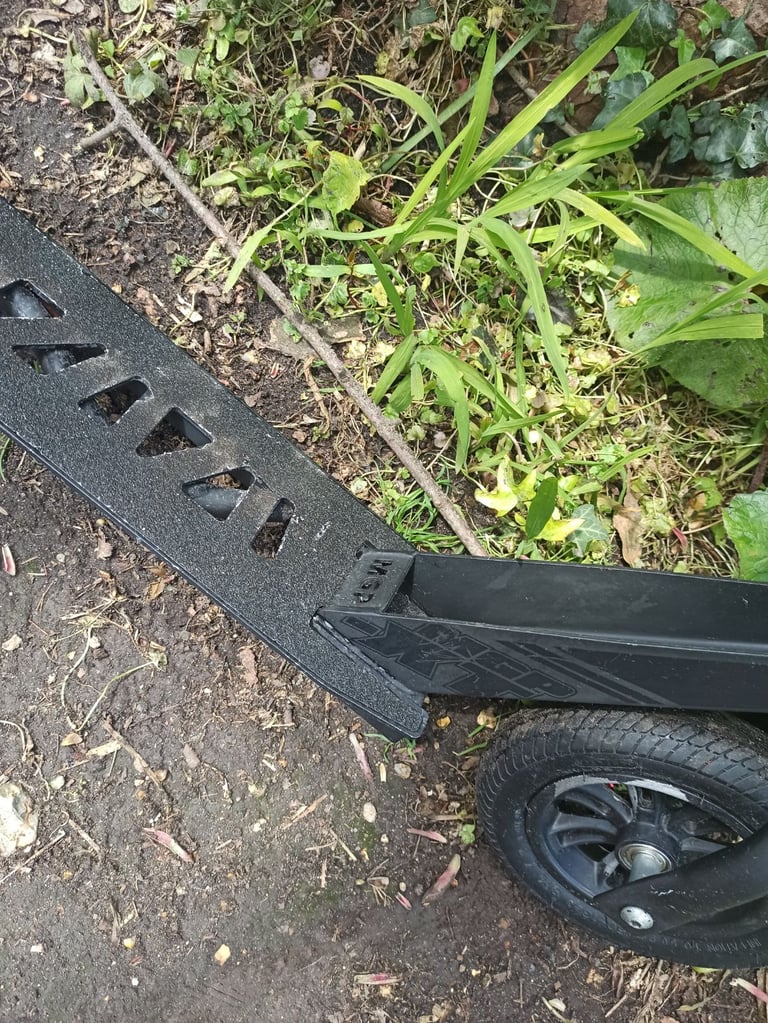 Madd Gear XT Scooter .+ Razor Scooter