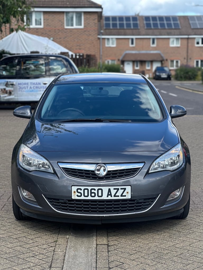 2011 Vauxhall Astra Automatic 1.6L Petrol 64,000 Miles Full Vauxhall Service History 1YR MOT 1 OWNER