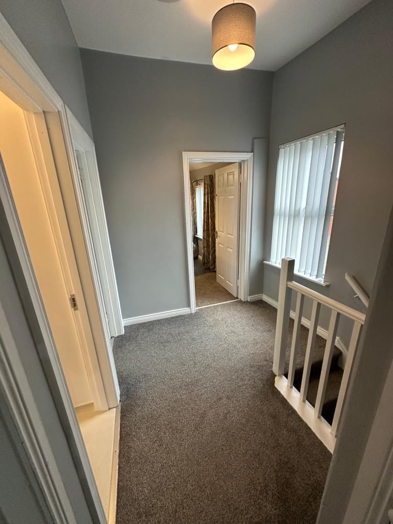 AVAILABLE IMMEDIATELY FURNISHED ROOMS DONEGAL ROAD