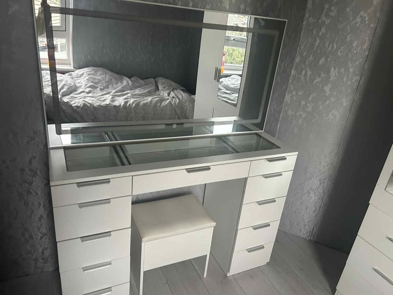 Dressing table 