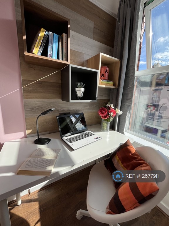 7 bedroom house in Garmoyle Road, Liverpool, L15 (7 bed) (#2677911)