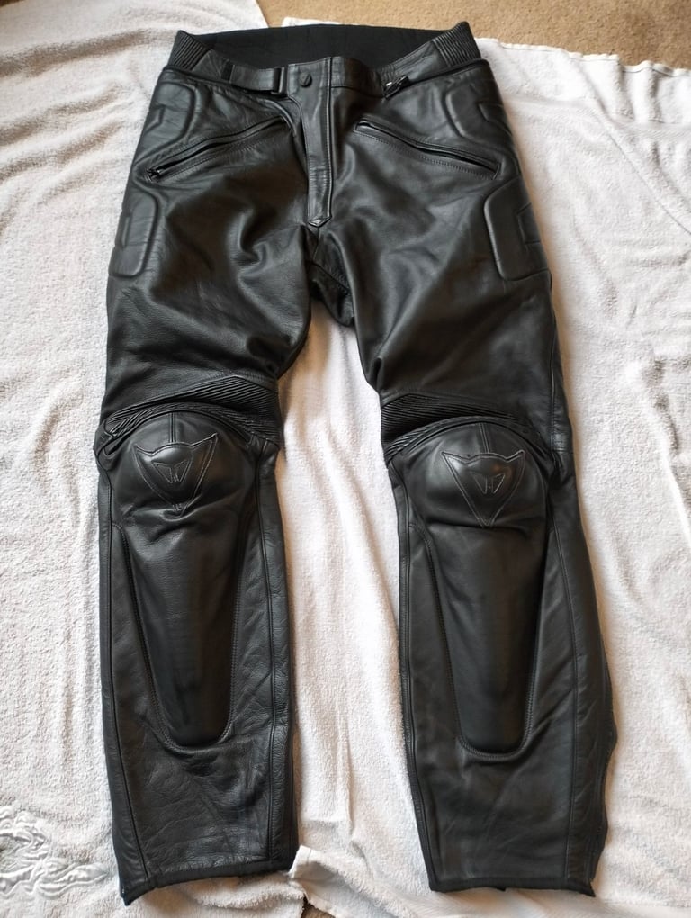 Dainese Mens Motorcycle Leather Trousers M 32" W reg EU 50 shin and knee armour