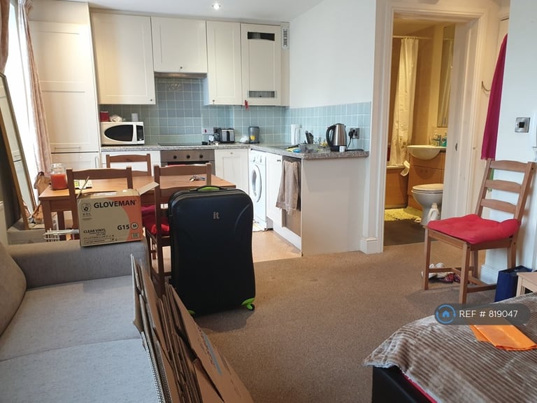 Studio flat in Winchester Road, Southampton, SO16 (#819047)