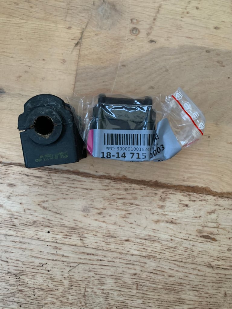 A Pair of STABILISER MOUNTING MEYLE  - new