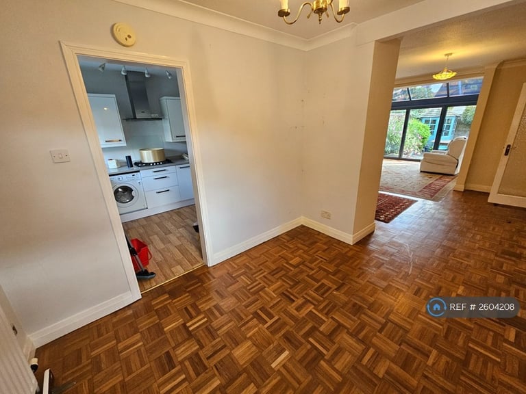 3 bedroom house in St Marys Gardens, Chichester, PO19 (3 bed) (#2604208)