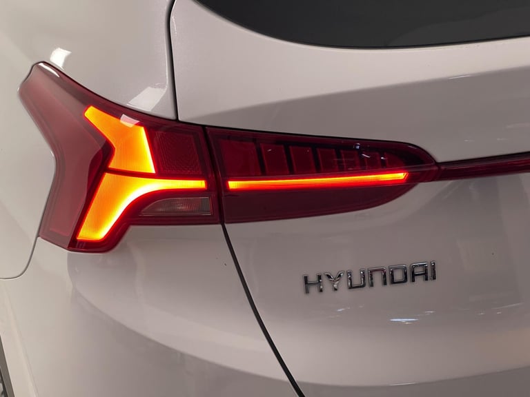 2022 Hyundai Santa Fe 1.6 T-GDi 13.8kWh Ultimate Auto 4WD Euro 6 (s/s) 5dr ESTATE Petrol/Electric...