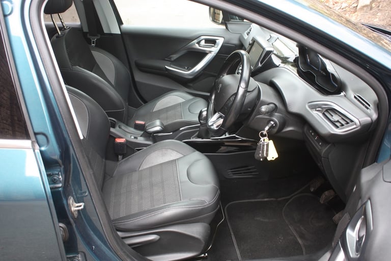 PEUGEOT 2008 1.2 PureTech Allure Premium 2019