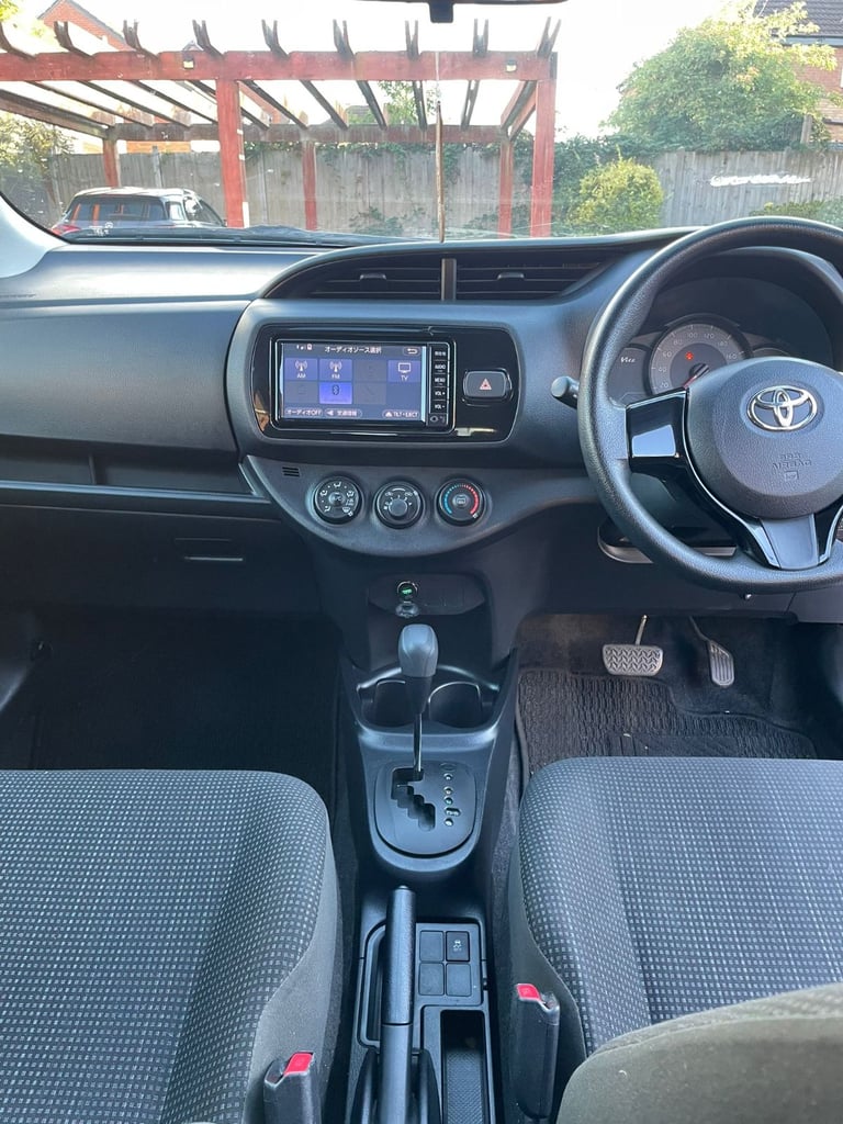 Toyota Yaris/Vitz 1.0 Petrol Automatic 25,000 Mileage, 5 Door hatch 