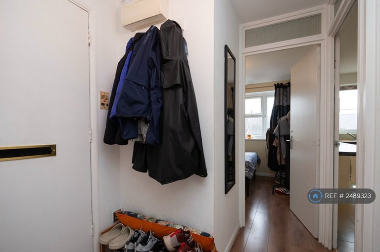 1 bedroom flat in Mill Court, London, E10 (1 bed) (#2489323)