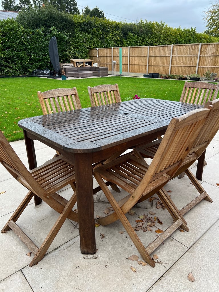 Teak garden table and 6 chairs 