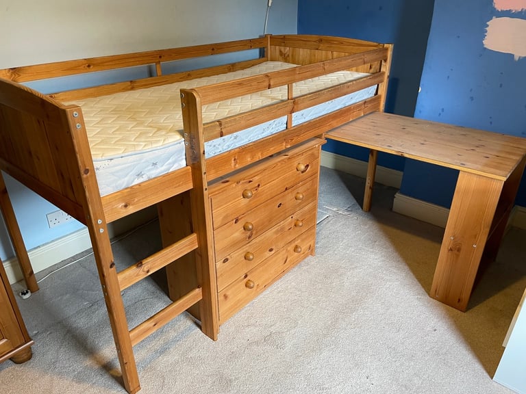 Child’s cabin bed