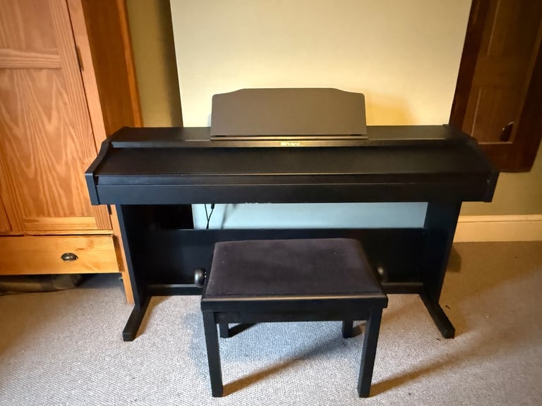 Roland RP102 Digital Piano in excellent condition