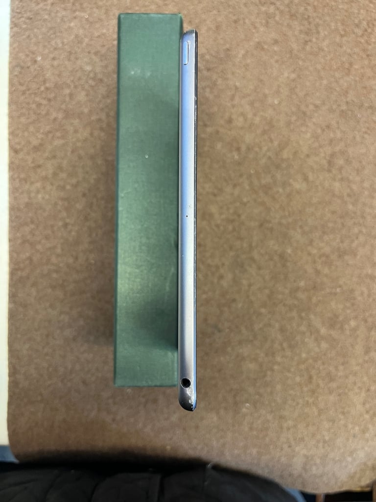 Apple iPad 6th Gen. 128GB Storage 