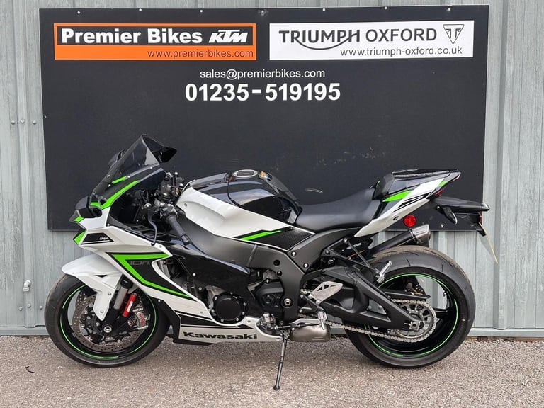 GOREGOUS ONE OWNER 2023/23 KAWASAKI ZX10-R PERFORMANCE MOTORCYCLE