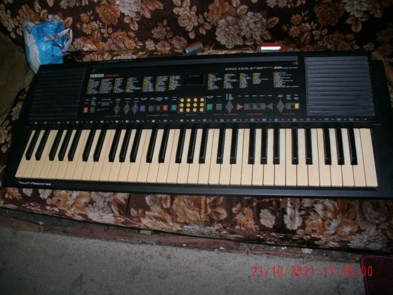  Vintage Yamaha PSR-83 Electric Keyboard w/Velocity Sensitive Keys and