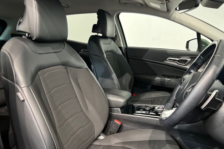 2023 73 KIA SPORTAGE 1.6 T-GDI 13.8KWH 3 SUV 5DR PETROL PLUG-IN HYBRID AUTO AWD 