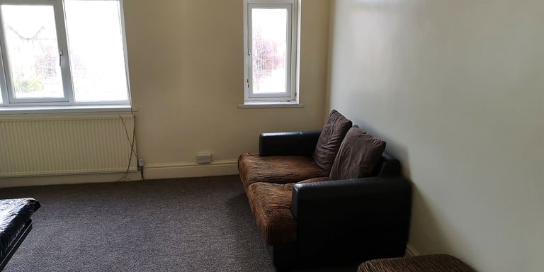 DSS only shared house. Lovely House Share on quiet residential Street close to High Street