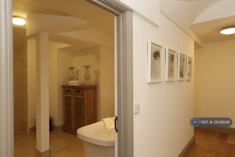 1 bedroom flat in Grove House, Bristol, BS8 (1 bed) (#2636648)