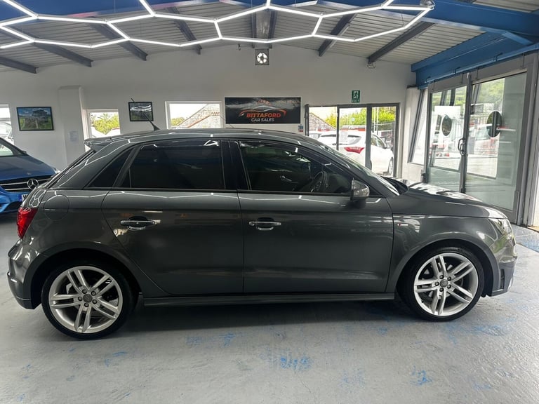 AUDI A1 1.6 TDI S line 2013