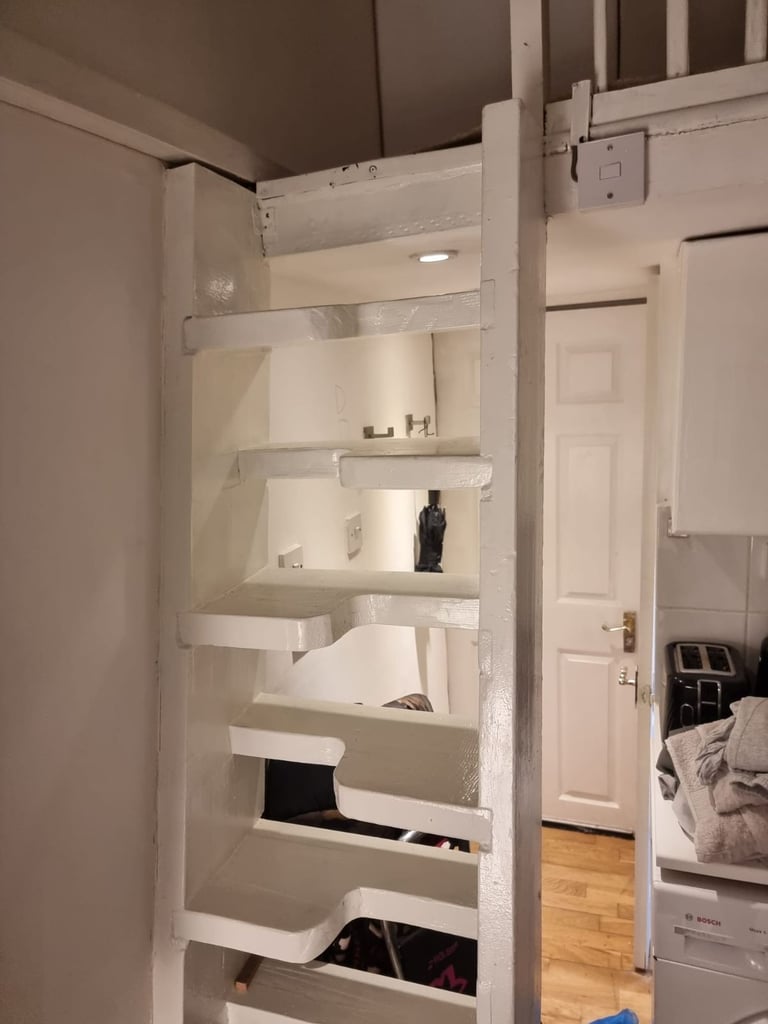 DSS FULHAM 1ST FL SELF CON STUDIO FLAT 10 MIN WALK TUBE &RIVER SHORT BUS RIDE TO CLAPHAM JUNCTION 