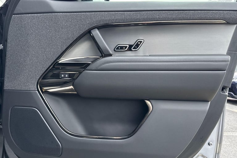 2023 Land Rover Range Rover Sport 3.0 D300 MHEV Dynamic SE SUV 5dr Diesel Auto 4WD Euro 6 (s/s) (...