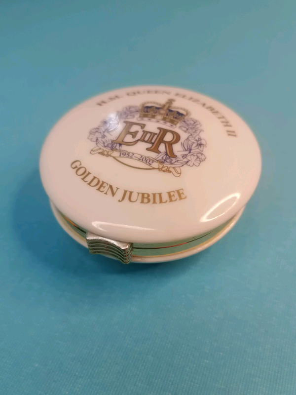 2,2 inch lenght. H.MQueen Elizabeth II Golden Jubilee Trinket pill box