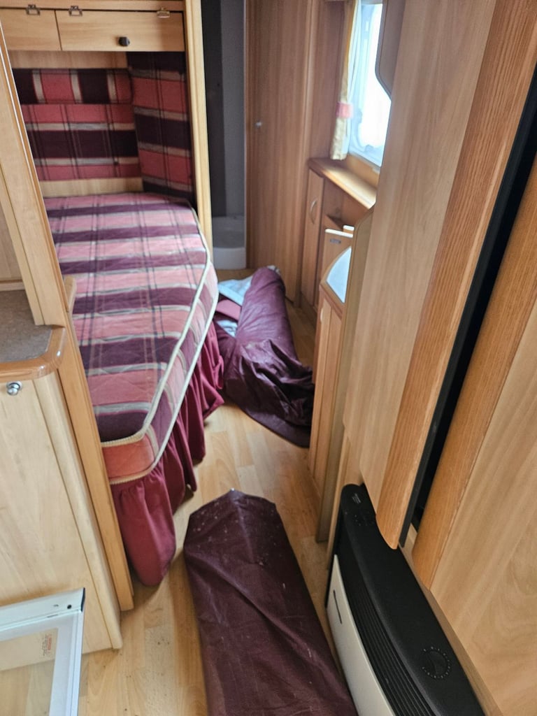 Sterling Eccles Elite Searcher Touring Caravan – For Sale
