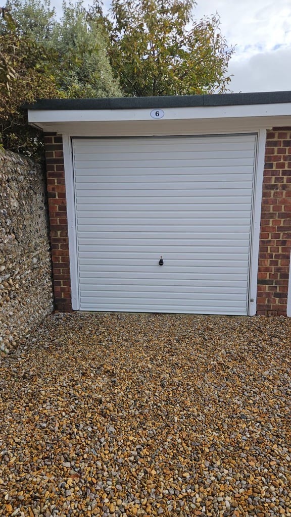image for Garage to let, central Worthing