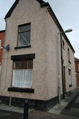 Oxford Grove, BL1 3BH - 3/4 Bedroom Modernized End Terraced House ***PETS WELCOME***